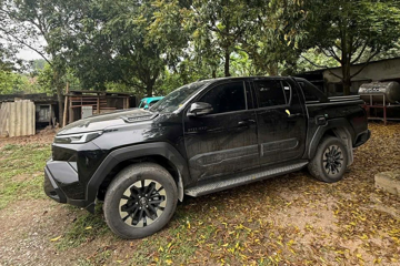 Toyota Hilux 2026 lắp đủ phụ kiện, chạy 300 km đã lên sàn xe cũ: Điều gì khiến chủ xe vội vàng bán gấp?