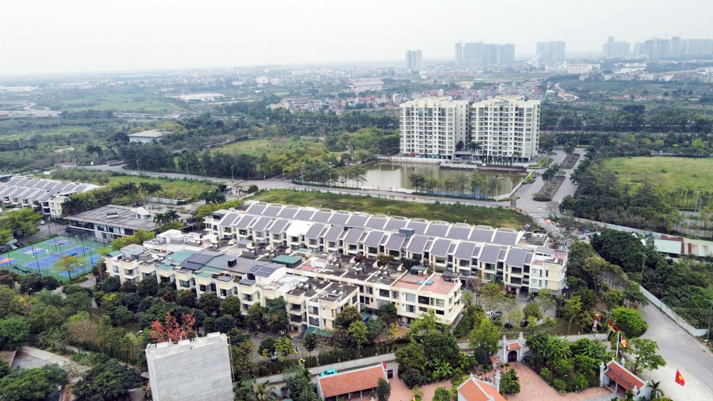 Ghi nhận của phóng viên cho thấy, dự án đã hoàn thành phần hạ tầng kỹ thuật, chung cư CT4, khu nhà vườn, công trình câu lạc bộ… Chủ dự án 88 Central 'lật kèo' sau 6 năm ôm đất: Chuyển đơn đến công an giải quyết - Ảnh 8.