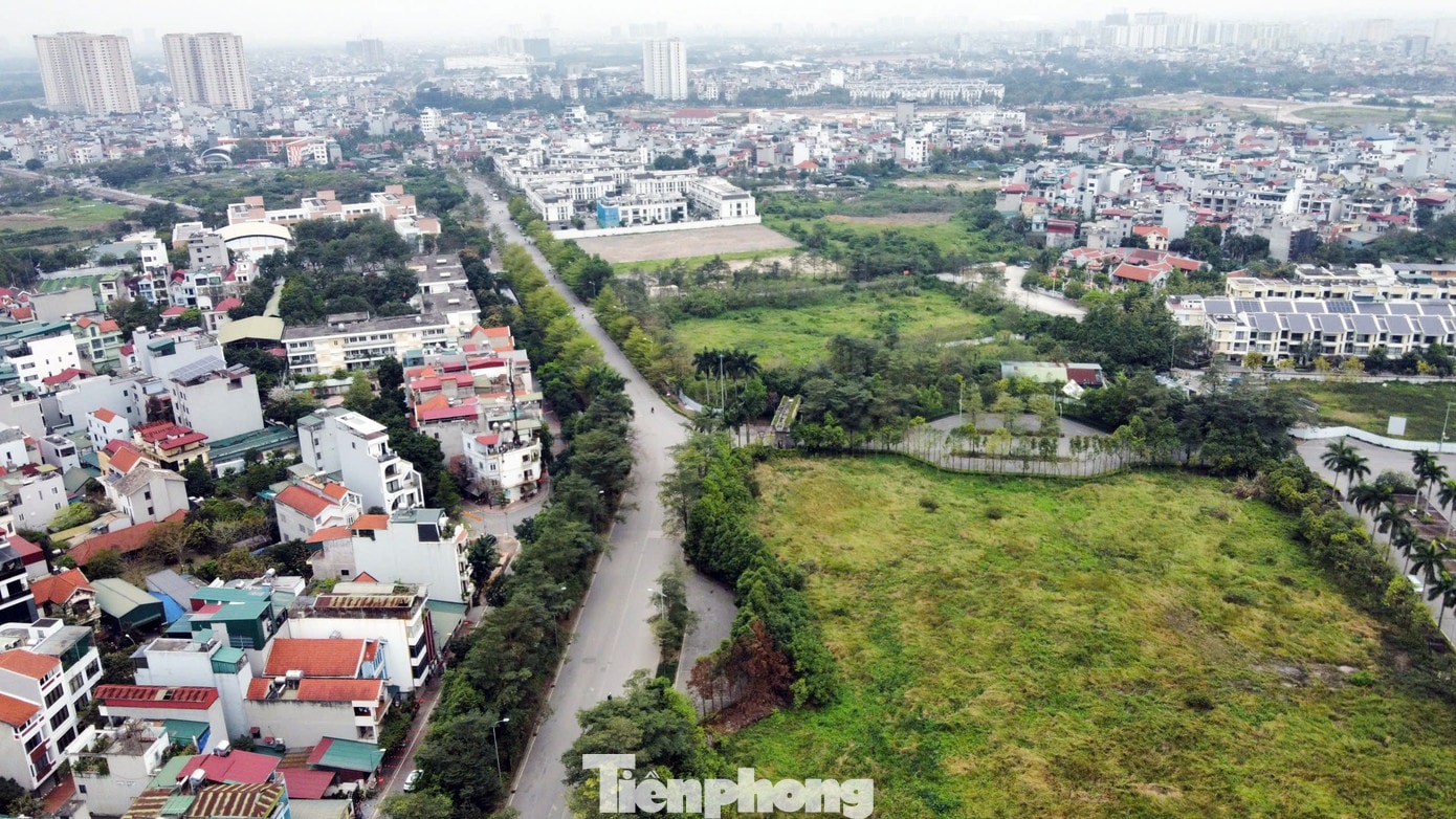 Theo Giấy chứng nhận đăng ký đầu tư mới, tiến độ xây dựng dự án được điều chỉnh đến quý II/2030; tổng vốn đầu tư hơn 8.515 tỷ đồng. Chủ dự án 88 Central 'lật kèo' sau 6 năm ôm đất: Chuyển đơn đến công an giải quyết - Ảnh 13.