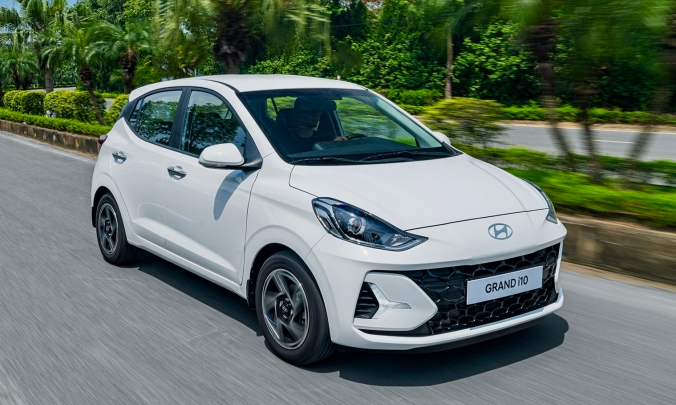 newgrandi10hatchback1jpeg-171833.png
