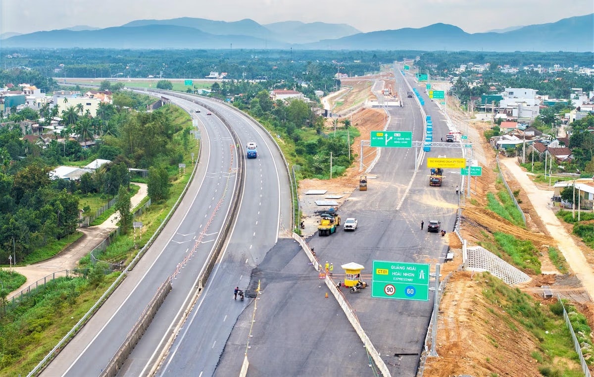 Việt Nam sắp vận hành 2 cao tốc kết nghìn tỷ kết nối miền Trung - Tây Nguyên- Ảnh 1. Việt Nam sắp vận hành 2 cao tốc kết nghìn tỷ kết nối miền Trung - Tây Nguyên- Ảnh 1.