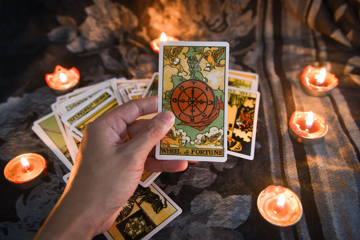 Một ‘thám tử’ nổi tiếng trên TikTok phải bồi thường hơn 260 tỷ đồng vì bói bài Tarot để phá án