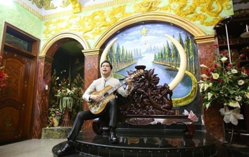 Nam ca sĩ U60 không cưới vợ sinh con, sẵn sàng chi hơn 26 tỷ mua 'bảo hiểm trinh tiết', bỏ ra 1.000 cây vàng đúc tượng chính mình