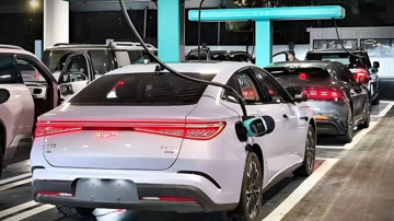 Sạc 5 phút chạy 400 km: BYD tung đòn knock-out xe xăng?