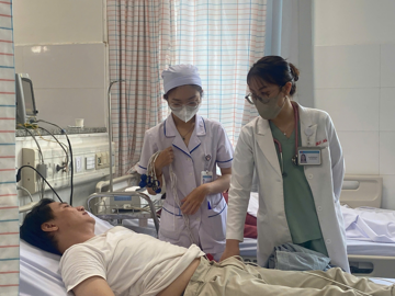 11 trẻ em, 43 người lớn cùng nhập viện sau khi ăn bánh mỳ lúc chiều tối tại một cửa hàng bên lề đường, Bộ Y tế vào cuộc