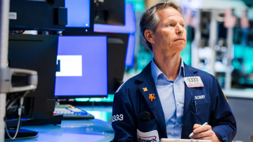 Chứng khoán Mỹ 'xanh mướt': Dow Jones tăng hơn 200 điểm khi giá dầu hạ nhiệt và dữ liệu kinh tế tích cực