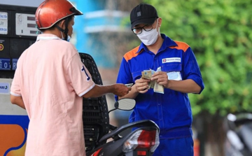 Giá xăng dầu đồng loạt tăng rất mạnh