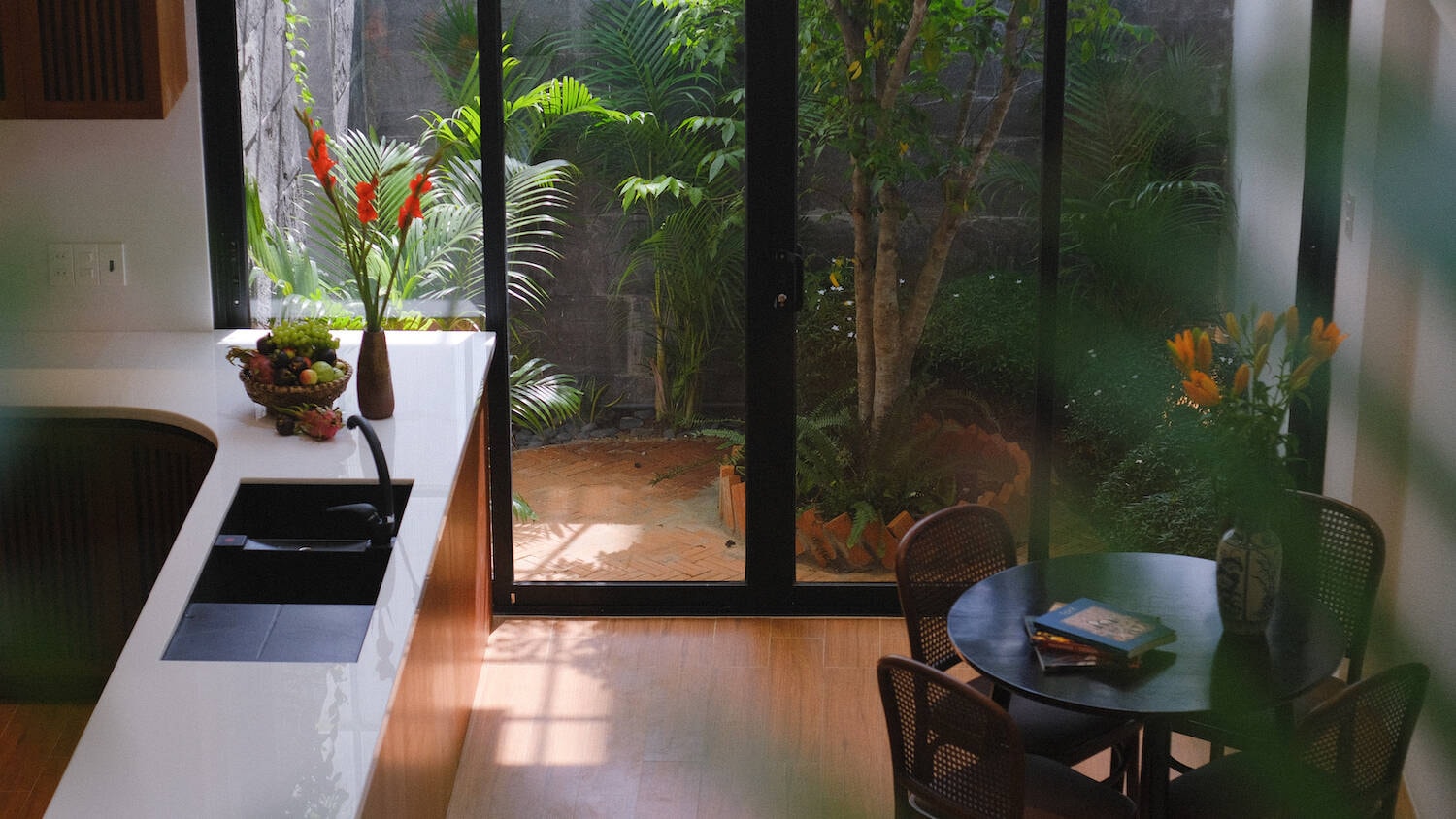 Căn biệt thự 8 tầng phong cách Tropical Modernism xanh mát giữa phố biển Nha Trang- Ảnh 5. Căn biệt thự 8 tầng phong cách Tropical Modernism xanh mát giữa phố biển Nha Trang- Ảnh 5.
