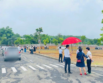 Khởi tố 2 'cò đất'