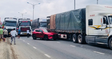 Ô tô va chạm liên hoàn trên Quốc lộ 1A qua Quảng Ngãi
