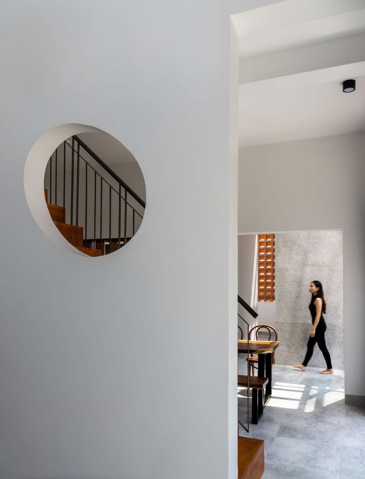 Biến mảnh đất nuôi gà thành tổ ấm hiện đại: Lâm House và triết lý sống tối giản đầy cảm hứng- Ảnh 6.