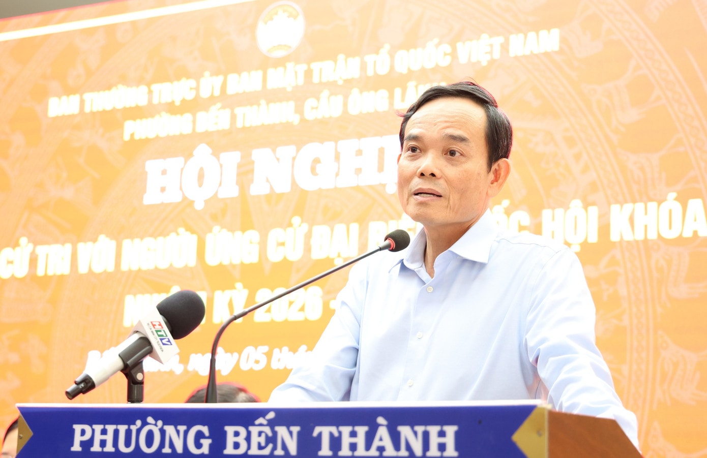 Bí thư Thành ủy Trần Lưu Quang trao đổi những vấn đề cử tri quan tâm. Ảnh: Ngô Tùng 2t8a0745.jpg