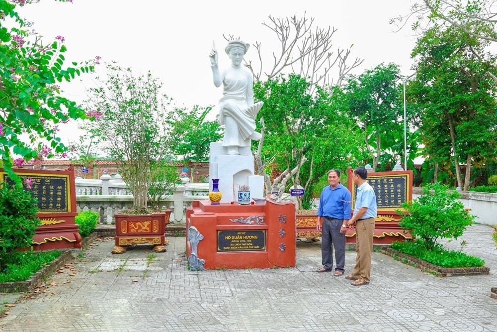 hoxuanhuong2.jpg