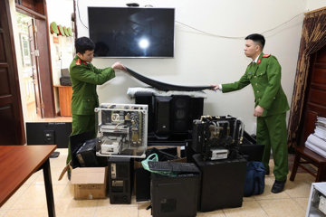 Khởi tố thêm 8 bị can, thu giữ nhiều tiền mặt, xe sang và tài sản trị giá hơn 300 tỷ đồng trong vụ 'Xôi Lạc TV'