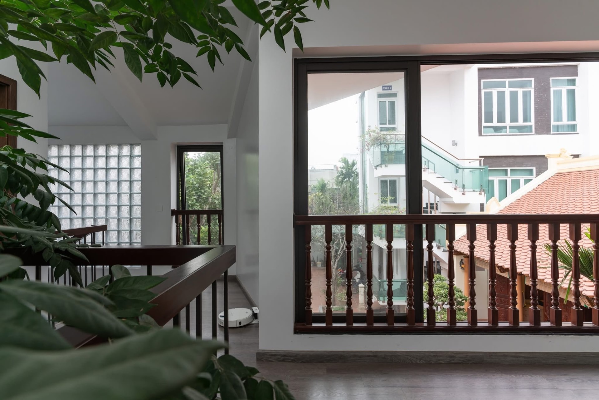 Cải tạo ngôi nhà cũ 105m2 thành tổ ấm ngập tràn ánh sáng bên nhà thờ họ- Ảnh 7. Cải tạo ngôi nhà cũ 105m2 thành tổ ấm ngập tràn ánh sáng bên nhà thờ họ- Ảnh 7.