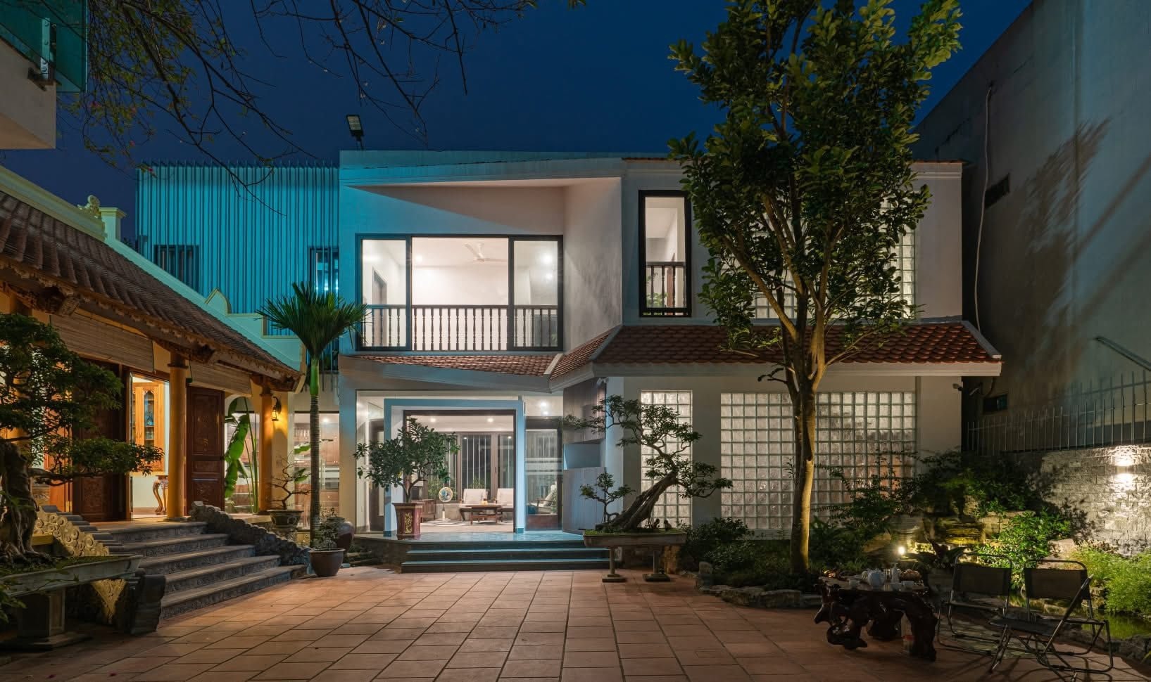 Cải tạo ngôi nhà cũ 105m2 thành tổ ấm ngập tràn ánh sáng bên nhà thờ họ- Ảnh 3. Cải tạo ngôi nhà cũ 105m2 thành tổ ấm ngập tràn ánh sáng bên nhà thờ họ- Ảnh 3.