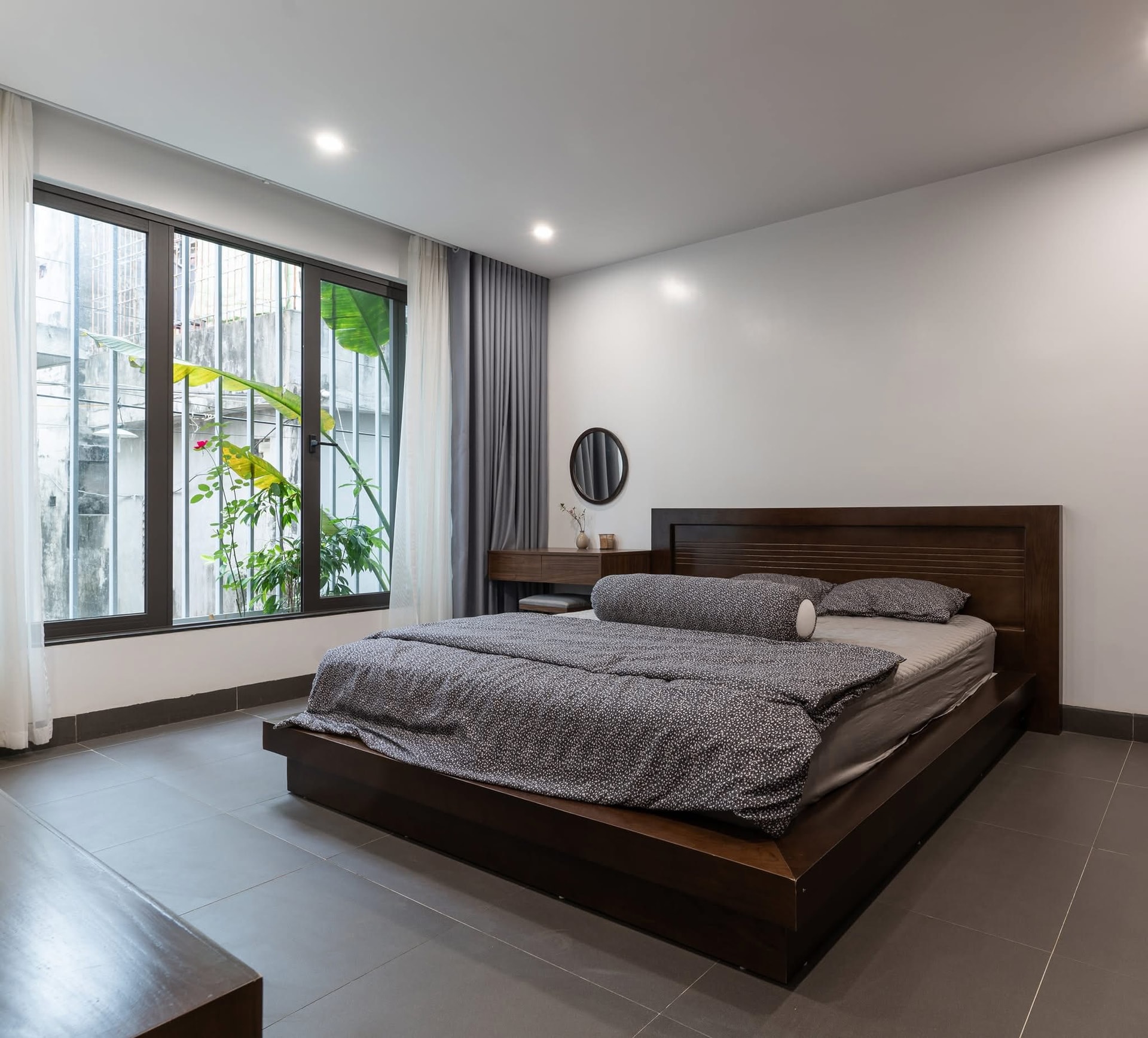 Cải tạo ngôi nhà cũ 105m2 thành tổ ấm ngập tràn ánh sáng bên nhà thờ họ- Ảnh 6. Cải tạo ngôi nhà cũ 105m2 thành tổ ấm ngập tràn ánh sáng bên nhà thờ họ- Ảnh 6.