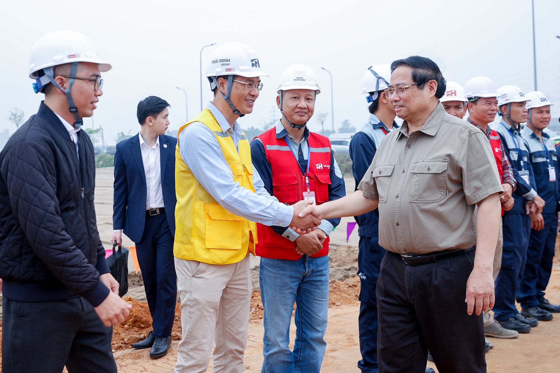 Thủ tướng: Phát triển kinh tế hàng không, khu thương mại tự do thế hệ mới tại sân bay Gia Bình- Ảnh 3. Thủ tướng: Phát triển kinh tế hàng không, khu thương mại tự do thế hệ mới tại sân bay Gia Bình- Ảnh 3.