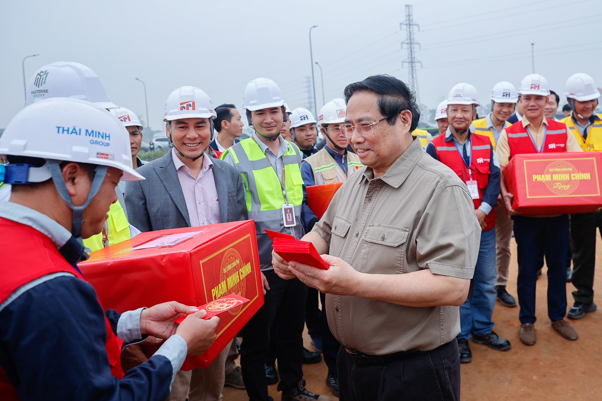 Thủ tướng: Phát triển kinh tế hàng không, khu thương mại tự do thế hệ mới tại sân bay Gia Bình- Ảnh 4. Thủ tướng: Phát triển kinh tế hàng không, khu thương mại tự do thế hệ mới tại sân bay Gia Bình- Ảnh 4.