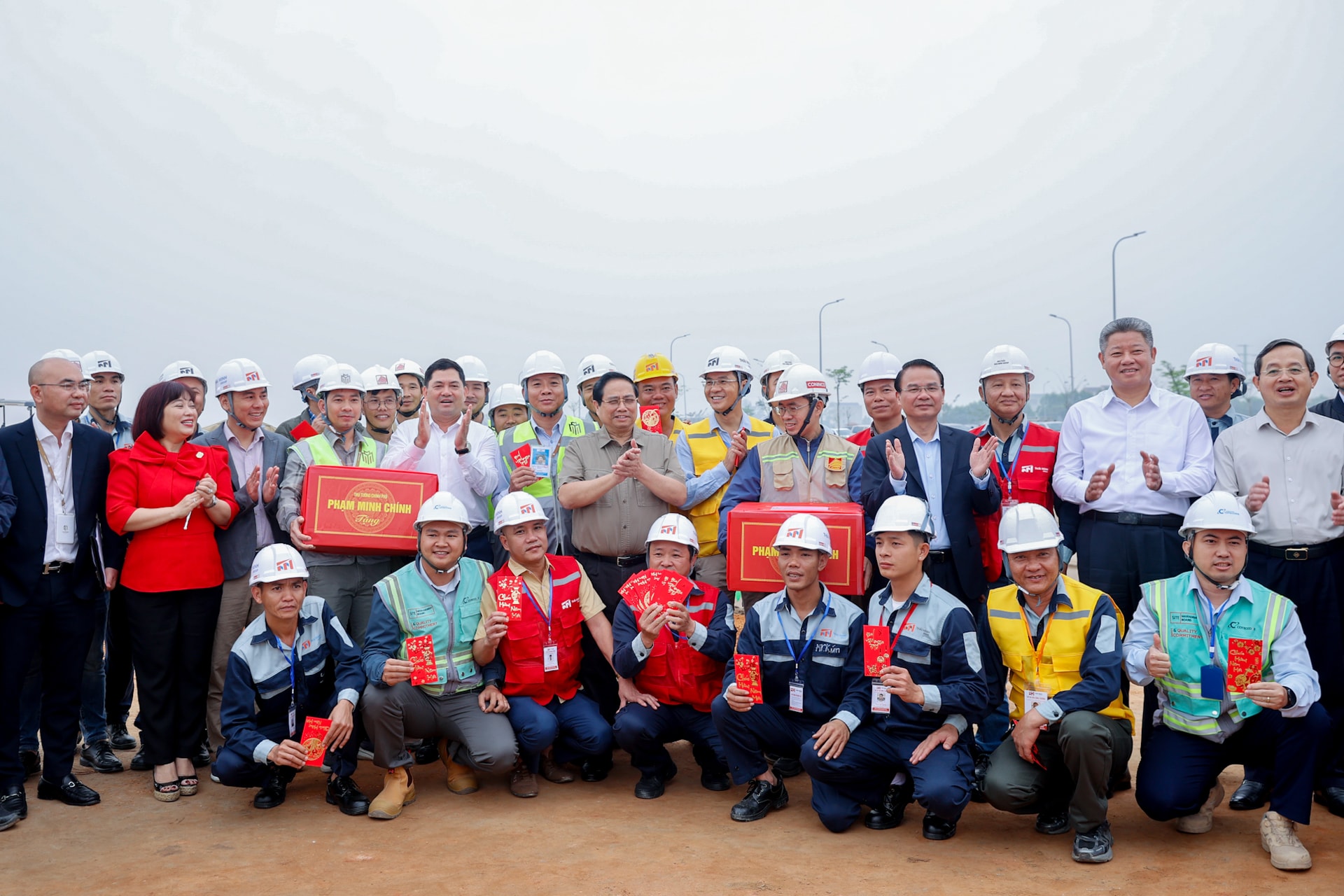 Thủ tướng: Phát triển kinh tế hàng không, khu thương mại tự do thế hệ mới tại sân bay Gia Bình- Ảnh 5. Thủ tướng: Phát triển kinh tế hàng không, khu thương mại tự do thế hệ mới tại sân bay Gia Bình- Ảnh 5.