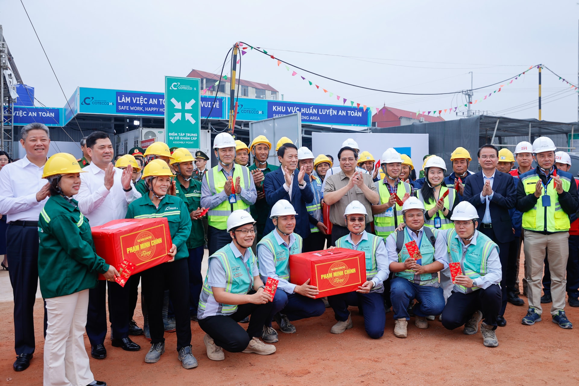 Thủ tướng: Phát triển kinh tế hàng không, khu thương mại tự do thế hệ mới tại sân bay Gia Bình- Ảnh 8. Thủ tướng: Phát triển kinh tế hàng không, khu thương mại tự do thế hệ mới tại sân bay Gia Bình- Ảnh 8.