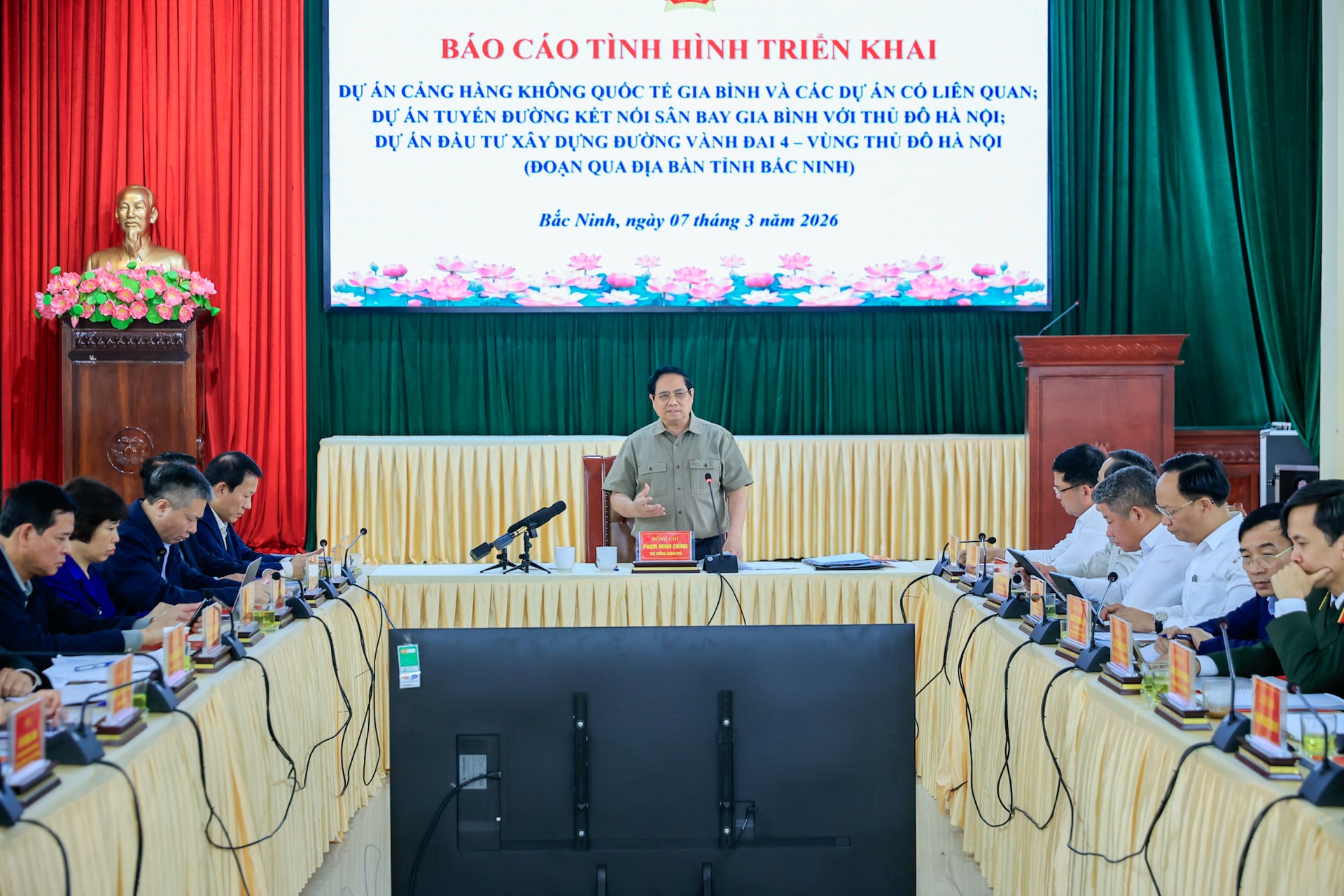 Thủ tướng: Phát triển kinh tế hàng không, khu thương mại tự do thế hệ mới tại sân bay Gia Bình- Ảnh 13. Thủ tướng: Phát triển kinh tế hàng không, khu thương mại tự do thế hệ mới tại sân bay Gia Bình- Ảnh 13.