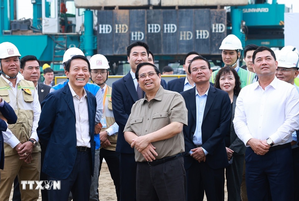 Thủ tướng kiểm tra tiến độ dự án siêu sân bay lớn nhất miền Bắc cùng hạ tầng kết nối- Ảnh 1. Thủ tướng kiểm tra tiến độ dự án siêu sân bay lớn nhất miền Bắc cùng hạ tầng kết nối- Ảnh 1.