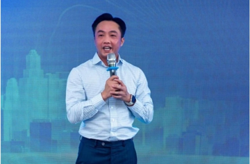 CEO Quốc Cường Gia Lai (QCG) gửi lời chúc 8/3, bất ngờ 'đại gia' được tag tên không phải vợ con