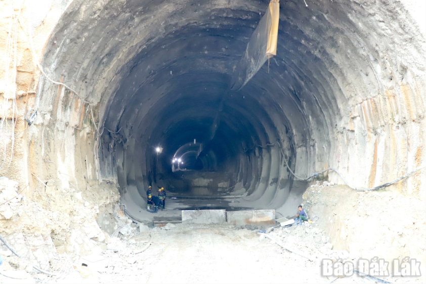 Chỉ 2 tháng nữa, chính thức thông xe một phần tuyến cao tốc nối ‘rừng – biển’ đầu tiên của Việt Nam- Ảnh 2. Chỉ 2 tháng nữa, chính thức thông xe một phần tuyến cao tốc nối ‘rừng – biển’ đầu tiên của Việt Nam- Ảnh 2.