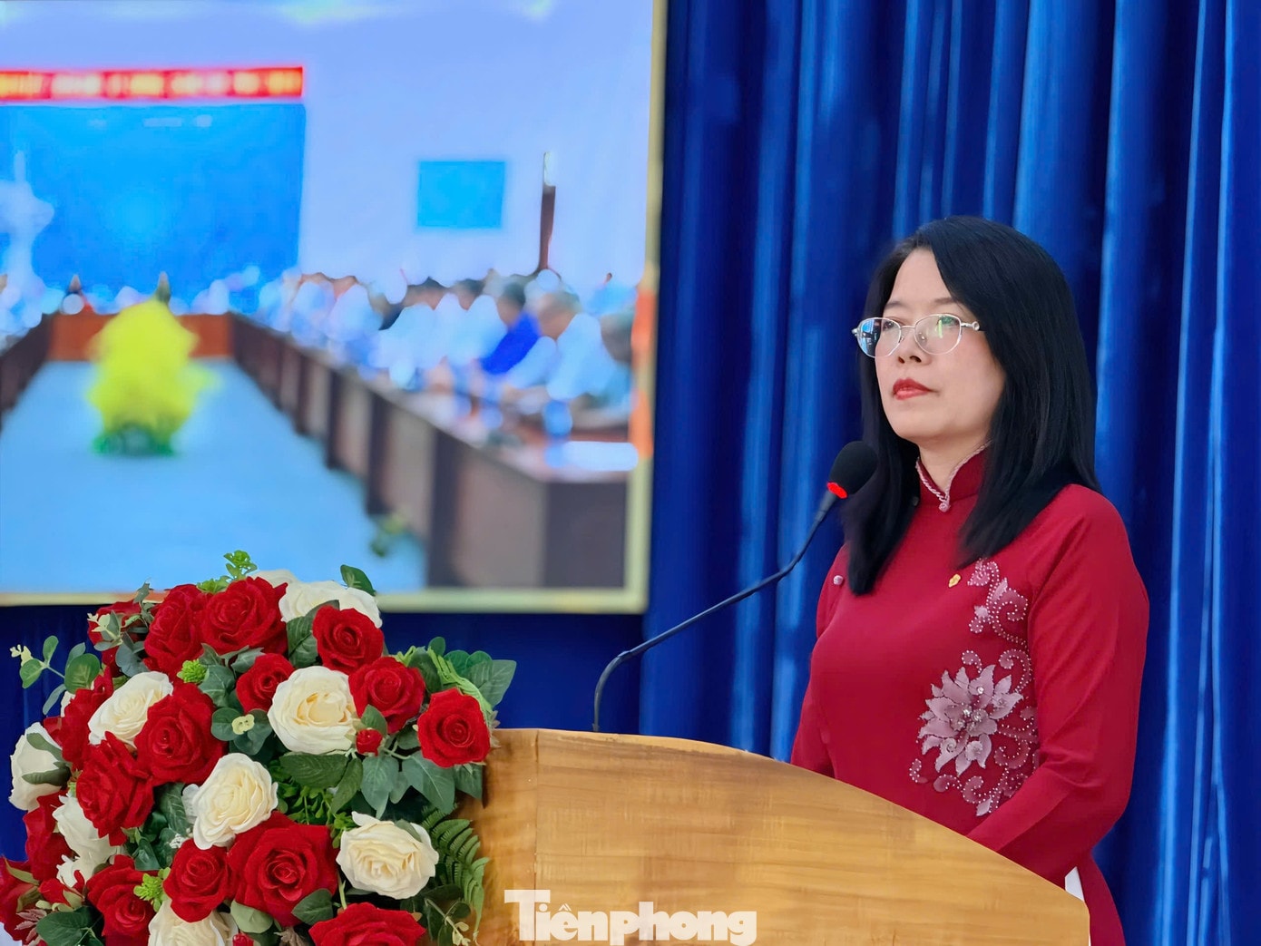 Ứng cử viên ĐBQH Nguyễn Thị Ánh Hoa. tp-cu-tri-8.jpg