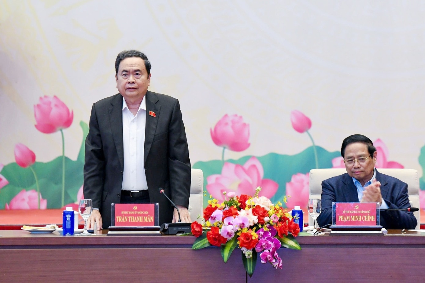Chủ tịch Quốc hội Trần Thanh Mẫn và Thủ tướng Phạm Minh Chính đồng chủ trì Hội nghị. Ảnh: Nhật Minh. 93qh3.jpg