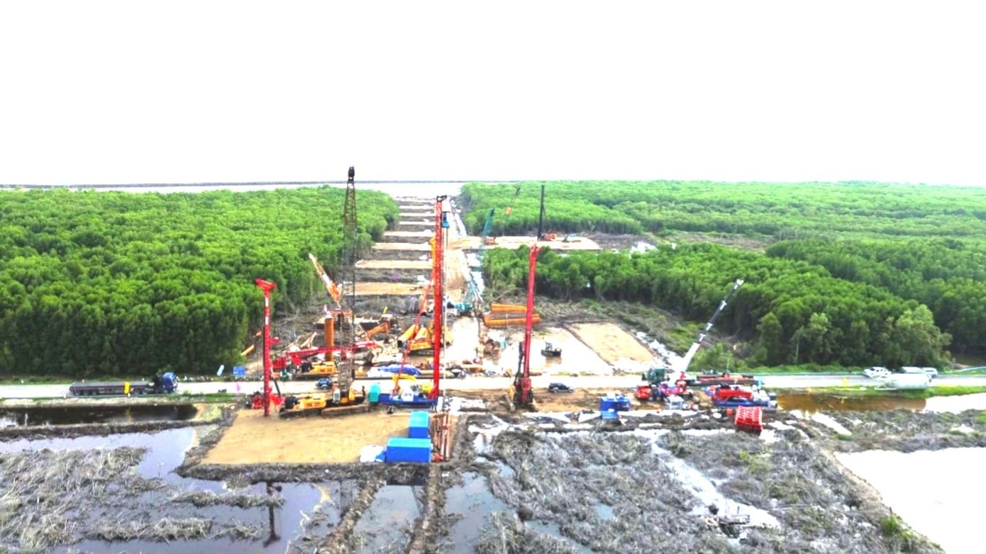 Cầu vượt biển dài nhất Việt Nam và thứ 3 Đông Nam gặp khó khăn lớn khi đang thi công- Ảnh 1. Cầu vượt biển dài nhất Việt Nam và thứ 3 Đông Nam gặp khó khăn lớn khi đang thi công- Ảnh 1.