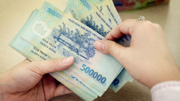 Chuyên gia ACBS: VND có thể mất giá tới 5% nếu Fed giữ lãi suất cao