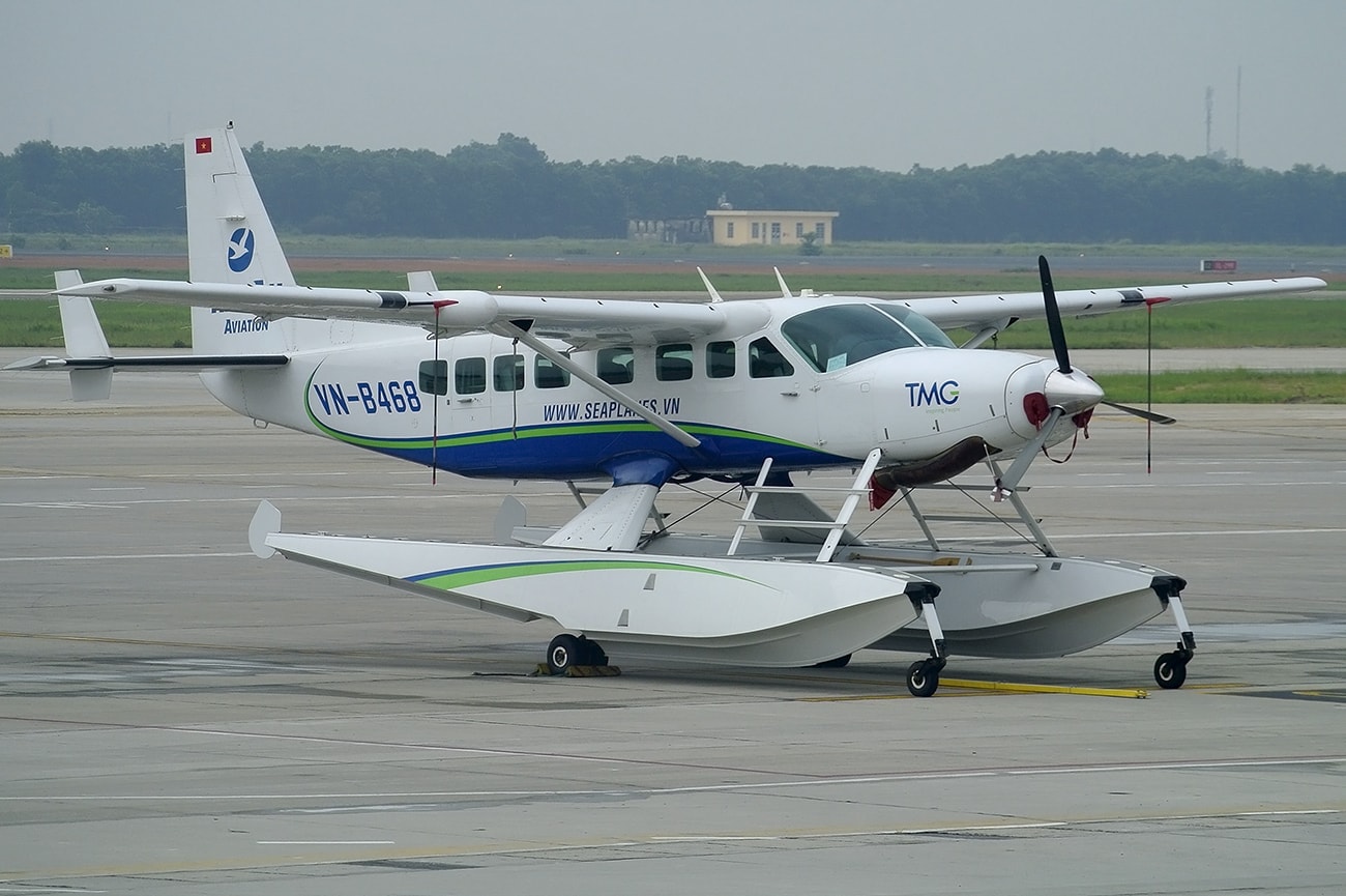 hai_au_aviation_cessna_208_at_noi_bai_airport.jpeg