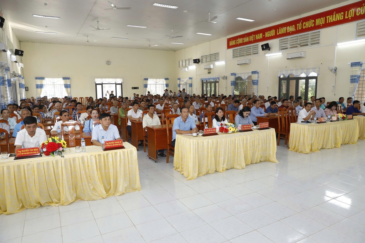 Quang cảnh hội nghị. z7602019014598-9eda5cce766bf149dbc74b3fcea72d22.jpg