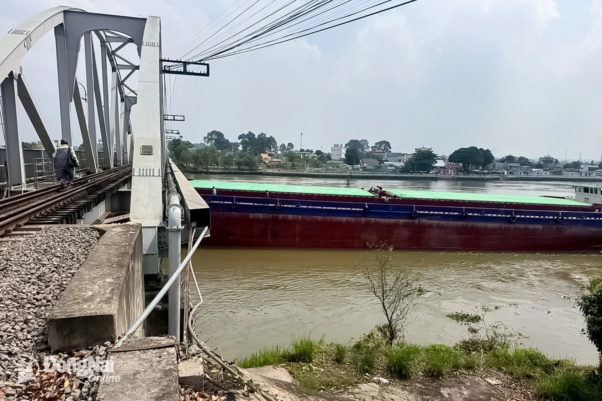 Vị trí va chạm tại cầu Ghềnh. Nguồn ảnh: Báo Đồng Nai Vị trí va chạm tại cầu Ghềnh. Nguồn ảnh: Báo Đồng Nai