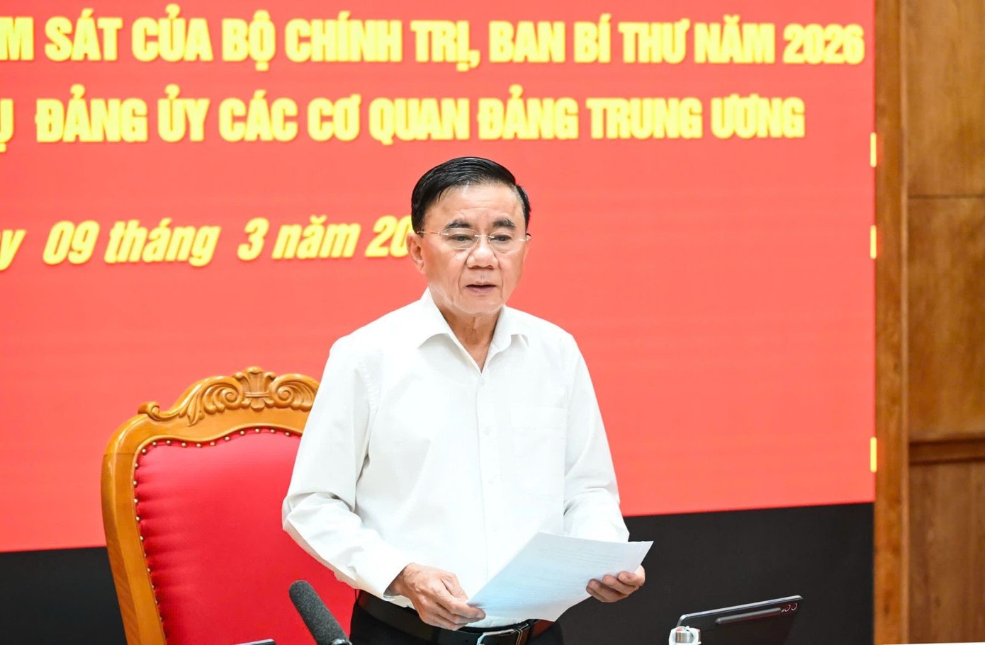 Thường trực Ban Bí thư Trần Cẩm Tú phát biểu tại hội nghị. Ảnh: Cổng thông tin Đảng Cộng sản. tienphong-93hoinghi2.jpg