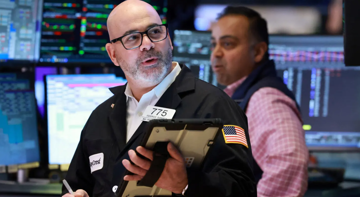 Chứng khoán Mỹ 'xanh mướt', Dow Jones tăng hơn 1.100 điểm nhờ kỳ vọng hạ nhiệt chiến sự