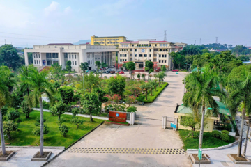 Đại học vùng quy mô lớn nhất Việt Nam, có hơn 200 Giáo sư, Phó Giáo sư, 1.005 Tiến sĩ, phấn đấu lọt top 500 trường hàng đầu châu Á
