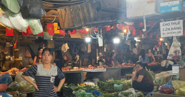 Giá xăng dầu giảm, vì sao dịch vụ ăn uống 'đua' tăng?