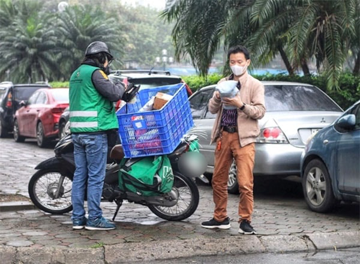 Nhân viên giao hàng của các nền tảng thương mại điện tử phải tham gia BHXH bắt buộc