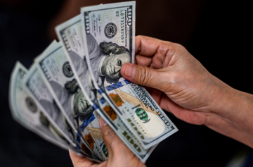 Tỷ giá USD hôm nay 1/4: USD mất đà, ngân hàng vẫn tăng giá bán ra