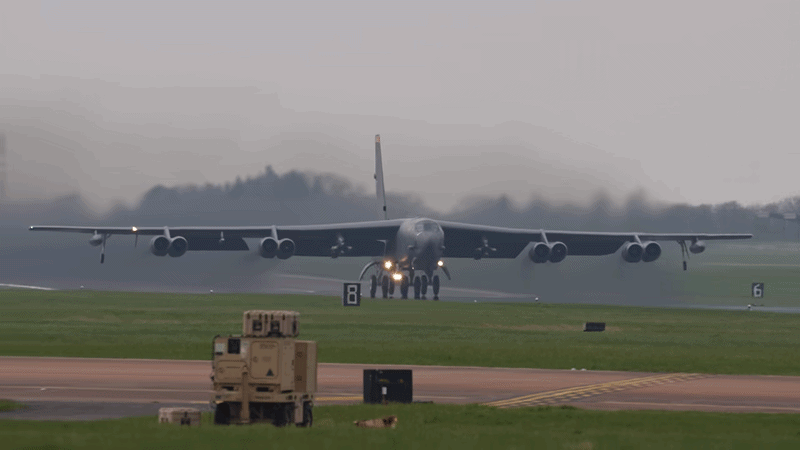 b-52.gif