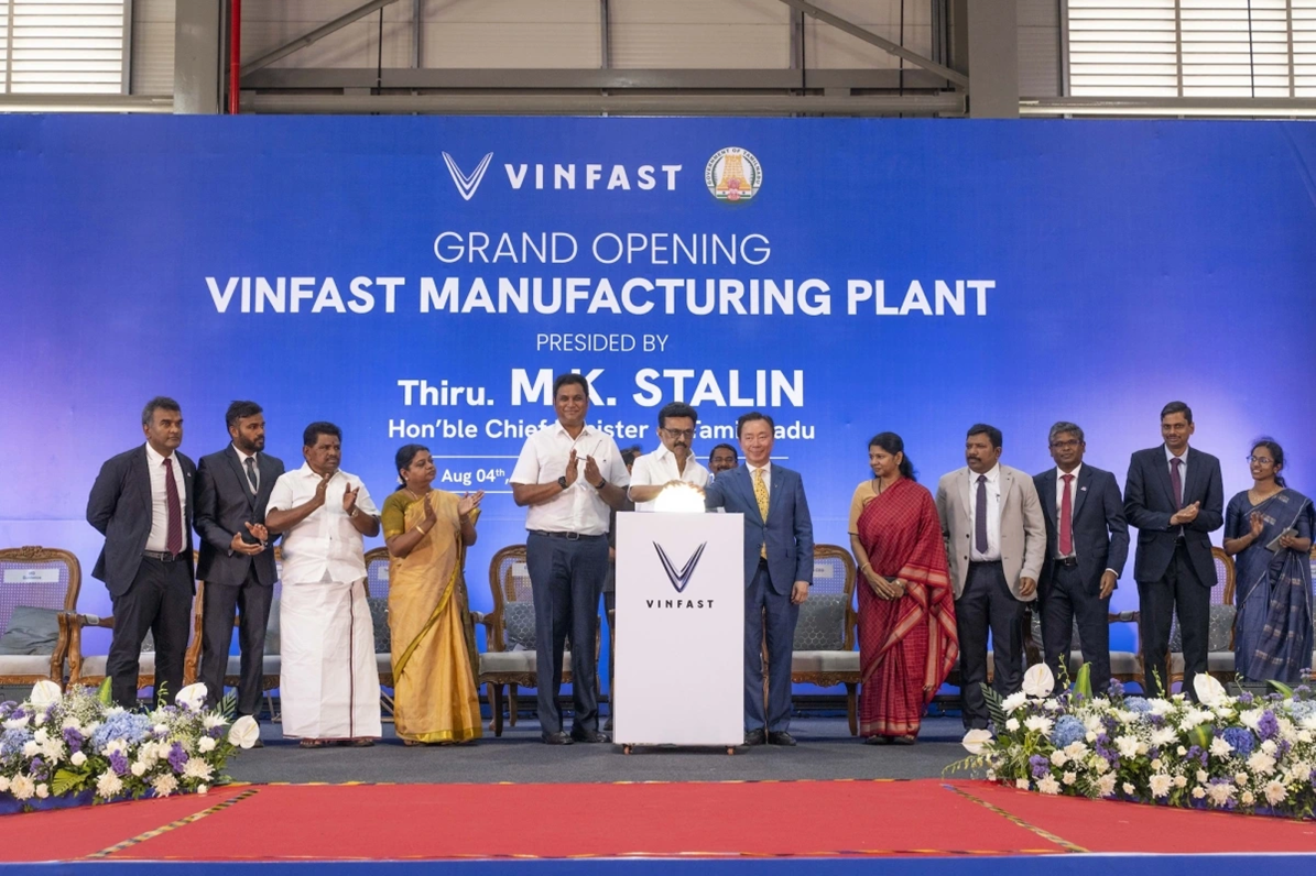 Hơn 90.000 tỷ đồng doanh thu, 78.000 tỷ thanh khoản: VinFast tăng tốc kinh doanh, củng cố 'hậu phương' vốn - Ảnh 2.