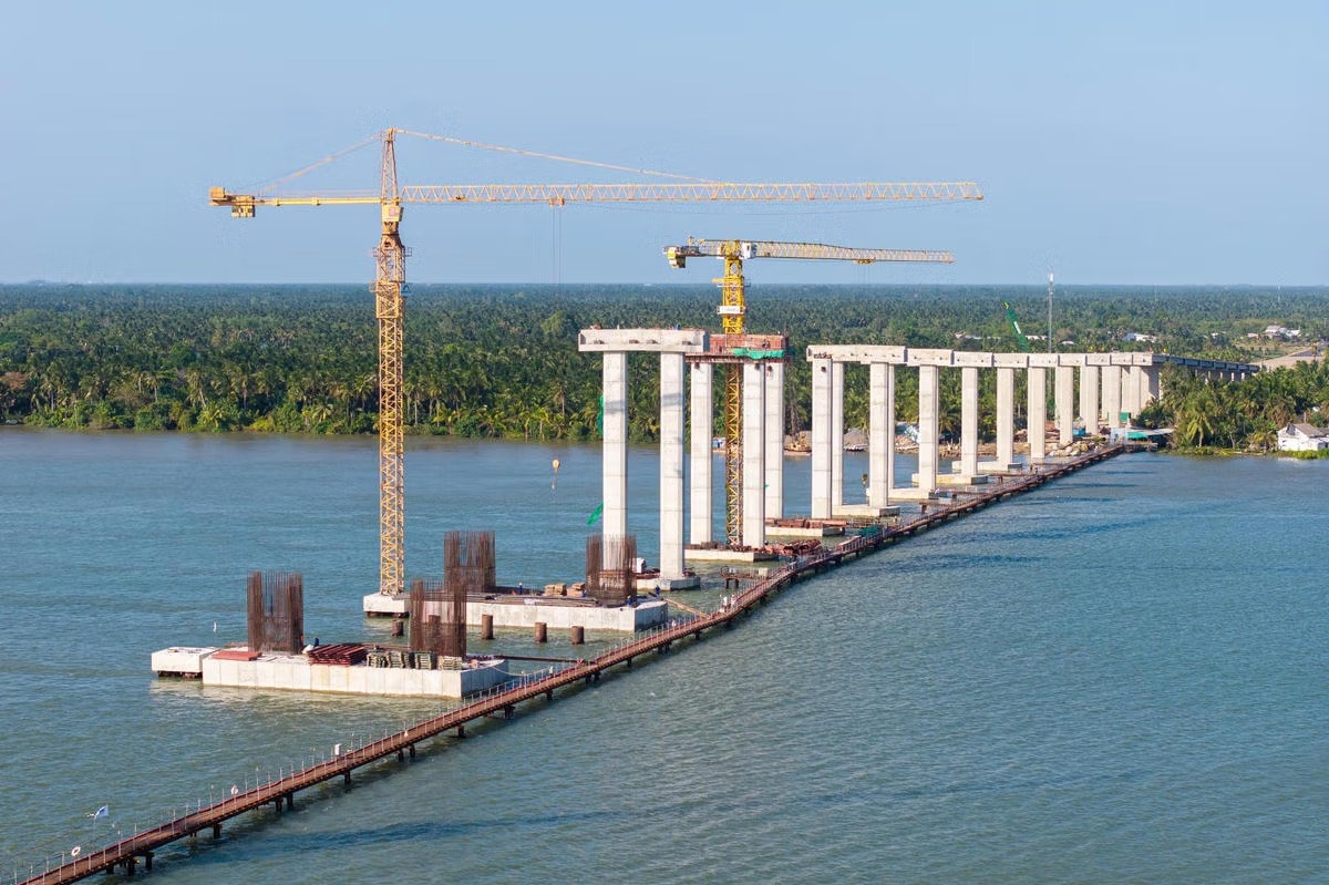 Dự án cầu dây văng lớn thứ 2 Việt Nam có độ khó bậc nhất cả nước, vốn đầu tư gần 8.000 tỷ đang nỗ lực gỡ khó- Ảnh 1. Dự án cầu dây văng lớn thứ 2 Việt Nam có độ khó bậc nhất cả nước, vốn đầu tư gần 8.000 tỷ đang nỗ lực gỡ khó- Ảnh 1.