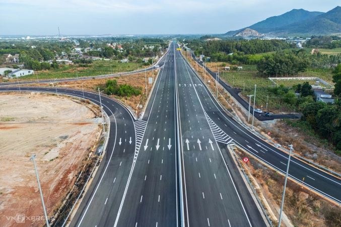 Cao tốc 18.000 tỷ kết nối 2 tỉnh thành giàu nhất Việt Nam có nguy cơ lỡ hẹn tiến độ, lãnh đạo tỉnh ra chỉ đạo dứt khoát- Ảnh 2. Cao tốc 18.000 tỷ kết nối 2 tỉnh thành giàu nhất Việt Nam có nguy cơ lỡ hẹn tiến độ, lãnh đạo tỉnh ra chỉ đạo dứt khoát- Ảnh 2.