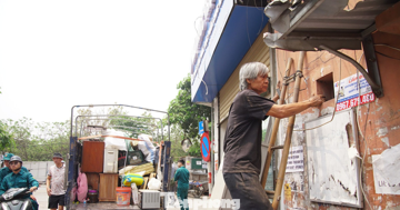 Hà Nội: Hỗ trợ 49 hộ dân dọn dẹp, tháo dỡ nhà để làm trụ cầu Tứ Liên