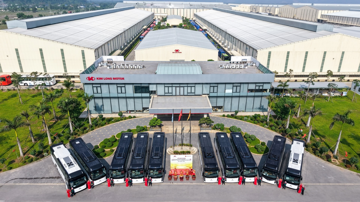 Hãng xe Kim Long Motor bàn giao lô xe buýt 'made in Vietnam' cho doanh nghiệp du lịch có tiếng tại TP. HCM