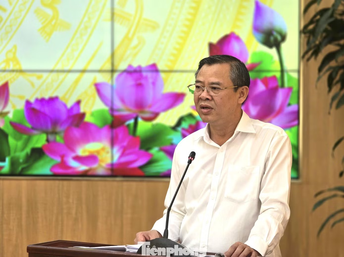 Ông Trương Cảnh Tuyên - Chủ tịch UBND TP. Cần Thơ. Giá vật liệu tăng cao: Dự án 'lụt' tiến độ, nhà thầu càng làm càng lỗ - Ảnh 1.