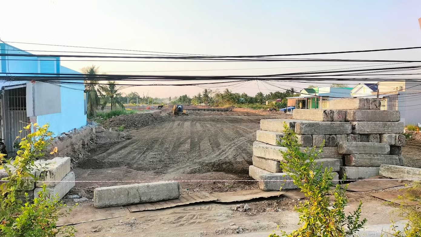 Sở Tài chính Cà Mau kiến nghị xử phạt nhiều doanh nghiệp khi kiểm tra đấu thầu dự án hơn 1.440 tỷ đồng. Phát hiện loạt vấn đề trong đấu thầu dự án đường vành đai nghìn tỷ - Ảnh 1.